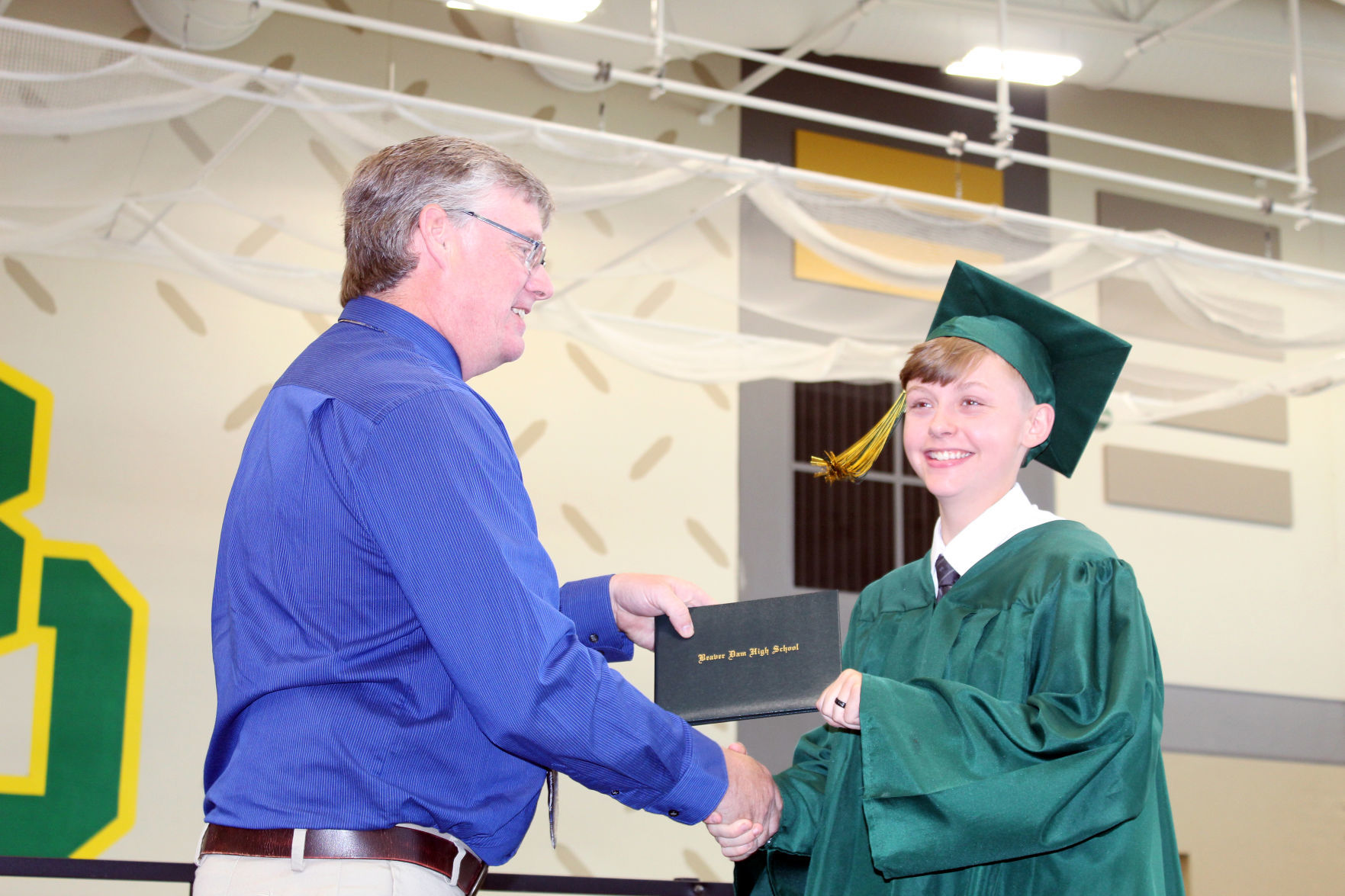 060219-ctzn-news-bd-grad043.jpg